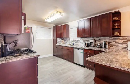 Mount Wilson House | Updated 4 Bedroom Home with Pool and Den