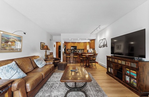 Peak 9 Condo | Updated 5 Star Condo, just minutes from the Ski Lift and Downtown!