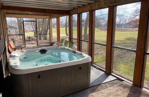Nashport House | Updated Buckeye Lake Retreat with Game Room!