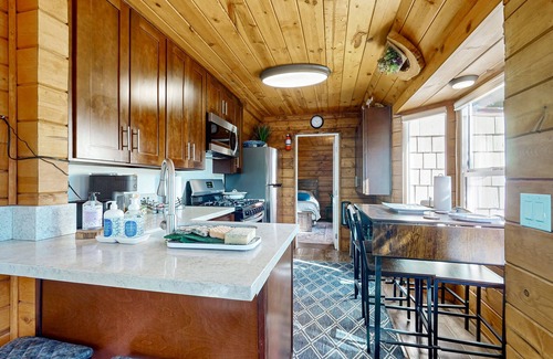 Cedar Glen Cabin | Updated Cabin w/Washer/Dryer & WiFi, Close To Lake, Shopping, and Hiking