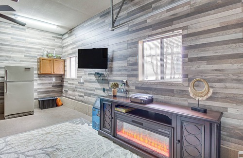 Pinetop Cottage | Updated Deck & Fireside Table: Pinetop Cottage