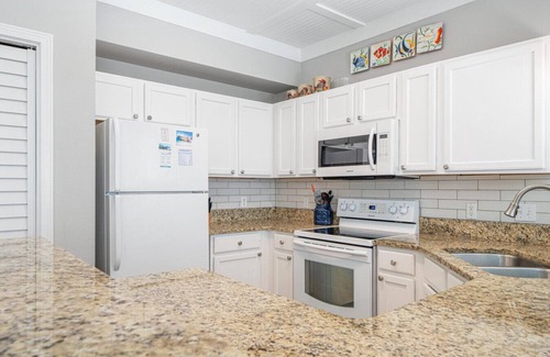 Holiday Isle Condo | Updated Destin Beach Walk Condo Quick Beach Access Sandpiper Cove Unit 9102