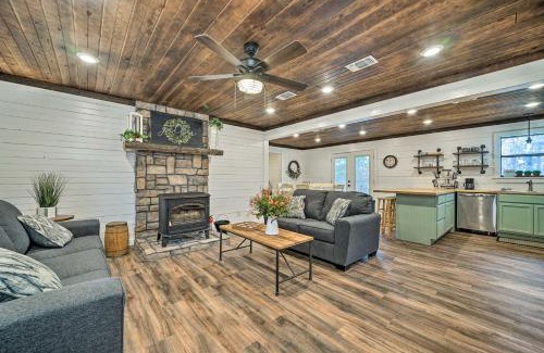 Bethel House | Updated Family Home, 20 Mi to Broken Bow Lake!