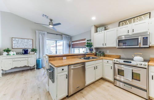 Villages Of Park Village House | Updated Gilbert Home w/Covered Patio