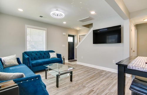 Salisbury House | Updated Home - Walk to Salisbury University!