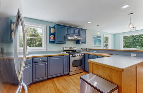 Lagoon Heights House | Updated home with forest views, deck, firepit, fast WiFi - near town/beaches