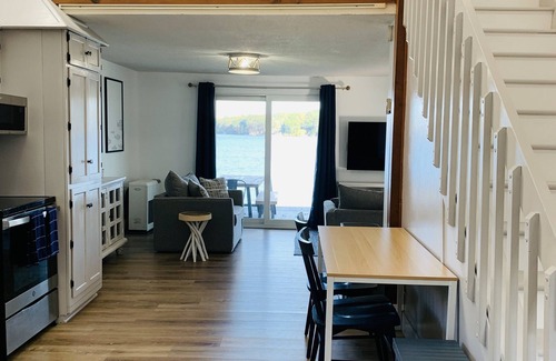 Coventry Lake House | Updated Lakefront House *outdoor tv and water toys- 10 min from UConn