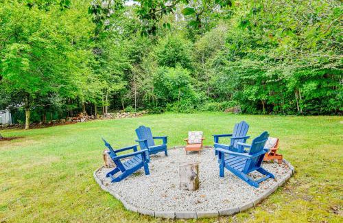Lakeville House | Updated Lakeville Cottage with Access to Long Pond