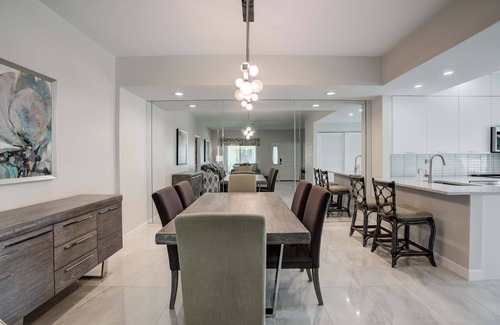 Bella Vista Condo | Updated modern 1st floor condo on Carlin Park and close walk to the ocean