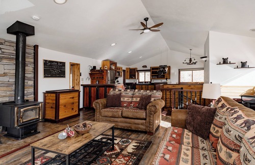 Evergreen Cabin | Updated Mountain Retreat/Stunning Views/Hot Tub/Sauna