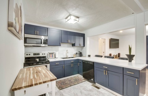 Greenwood Cottage | Updated North Greenwood Cottage < 1 Mi to Dtwn!