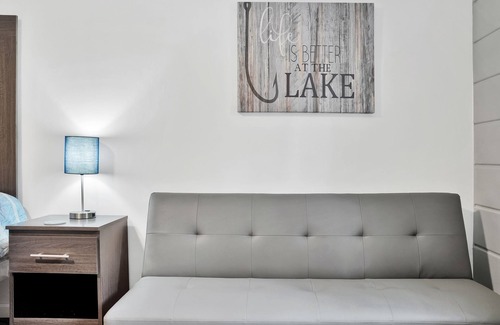 Houghton Lake House | Updated Room #4 - 1 King Bed, Couch, All New Furnishings, Fast WiFi!