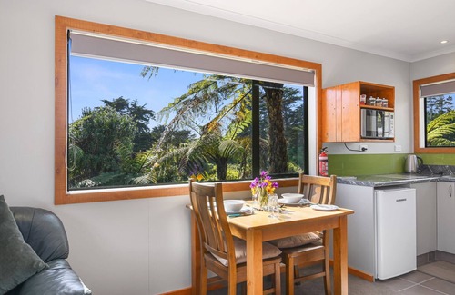 Cape Foulwind House | Upepo - The Garden Room - Cape Foulwind Studio