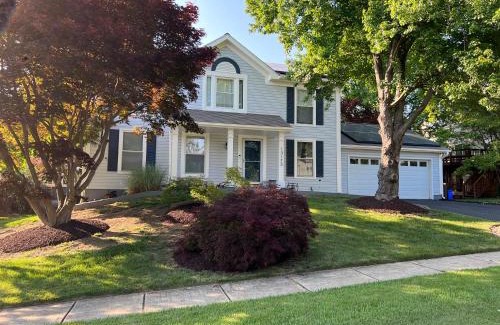 Colesville House | Upgraded, beautiful 4 BD Colonial in Silver Spring