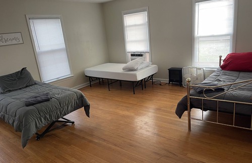 Pittsfield Other | Upgraded farmhouse between Springfield Illinois and St.Lous Missouri