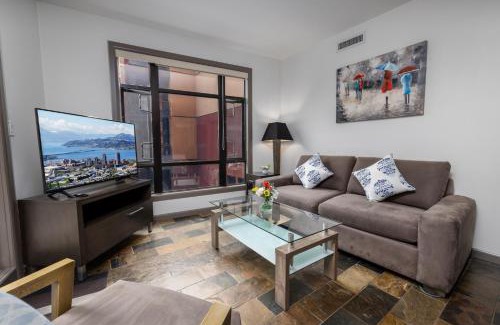 South Pandosy Apartment | Upgraded lakeside resort dream vacation home