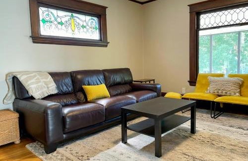 Longfellow Apartment | Upper Level Historic Duplex