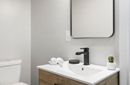 Airmont Apartment | Upper Saddle River Resort w Pool, Hot Tub & Lake