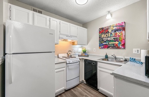 Buckhead Apartment | Upper Westside Atlanta 2BR apartment with king beds, full kitchen, fast Wi-Fi, and free parking — close to dining, shopping, and MARTA.