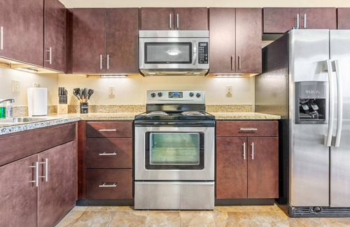 Downtown Pittsburgh Apartment | Upscale 1-Bedroom High-Rise with River Views Downtown Pittsburgh