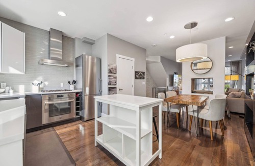 NoMa House | Upscale 2BR/2.5BA in NoMA, close to Union Station, National Mall, Union Market a
