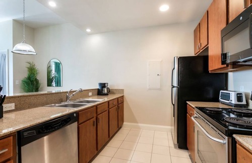 French Quarter House | Upscale 2BR Condo Featuring Skyline Pool