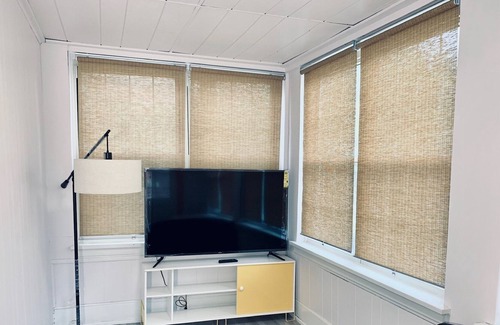 CUF House | Upscale 3 BR near UC, DAAP, CCM, Hospital and Zoo w/Parking and Laundry, 1FL