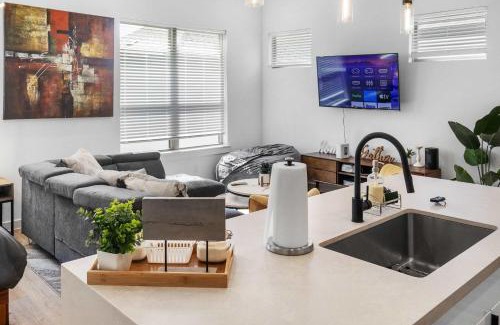OST - South Union House | Upscale 3BR Crib Sleeps 12 Garage Gym Access
