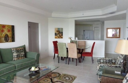 East 1st Street Condo | Upscale 9th Floor Water-Front 3 Br Condo In Downtown Fort Myers: 30 day minimum