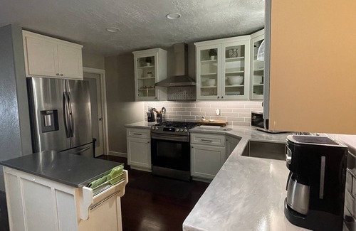 Coos Bay Apartment | Upscale apartment, roof top terrace, walk to shops, restaurants, boardwalk, park