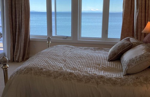 Sequim House | Upscale Beach Front Home