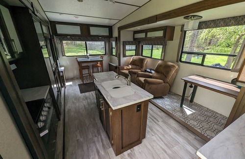 Pelham House | Upscale Camper w King BR near Amherst