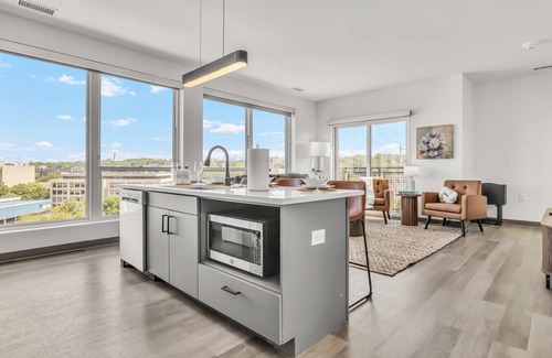 University Circle Apartment | Upscale & Charming ADA 2BR | Cleveland Clinic