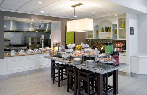 Silver Lane House | Upscale Comfort Near Connecticut Convention Center: Free WiFi, Parking | 2 Units