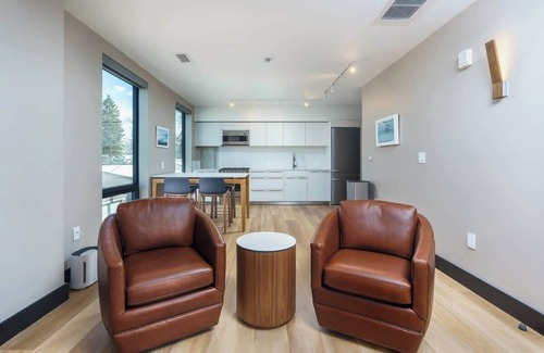 Berkeley Hotel | Upscale Flat with Rooftop Patio & Mountain Views!