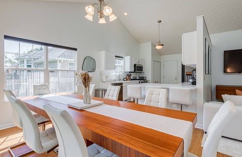 Cuyahoga Falls House | Upscale Home near Blossom, CVNP, Ski Resorts