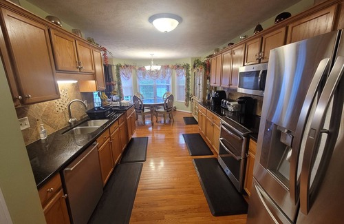 South View House | Upscale Home Quiet Area with Hot Tub Near Hope Mills Lake