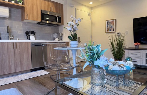 Wilshire Apartment | Upscale K-Town 1BR w/Gym + Wifi + Washer/Dryer + Parking!