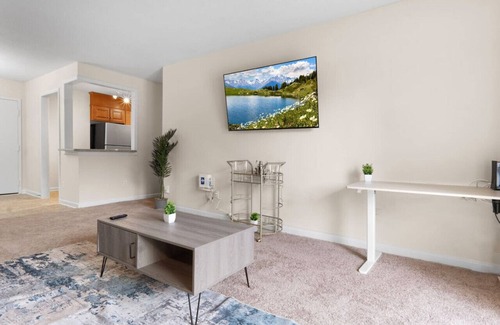 Crabtree Apartment | Upscale King 3 Bed Suite—Mins to Downtown Raleigh!