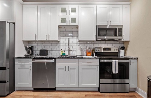 East Liberty Apartment | Upscale King Bed Suite |ADA w/Free parking!