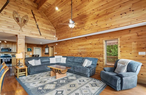 Fleetwood Cabin | Upscale Mountain Cabin with Great Views