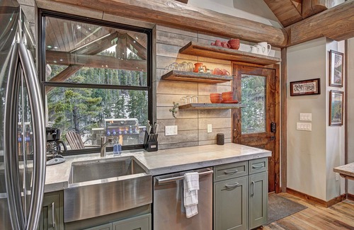 Coal Creek Cabin | Upscale Mountain Cabin, great view, drive to Denver or Boulder or Nederland