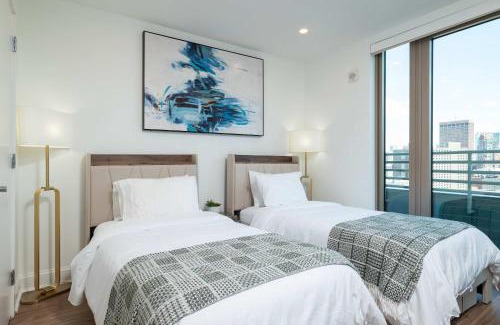 Downtown Boston Apartment | Upscale Penthouse with Gym Parking near MGH TUFTS