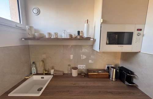 Plateau - Mont-Valerien Apartment | Upscale studio with balcony-La Défense
