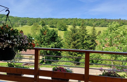 Bligny sur Ouche Apartment | Upscale suite with private spa and indoor pool.