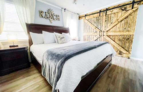 Leon Valley House | Upscale Townhouse Heart of SA's medical Center