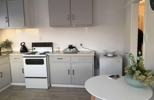 Thames Condo | Upstairs Apartment in Central Thames