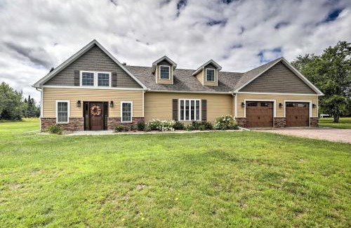 Owls Head House | Upstate Hideaway with Hot Tub, 13 Mi to Malone!