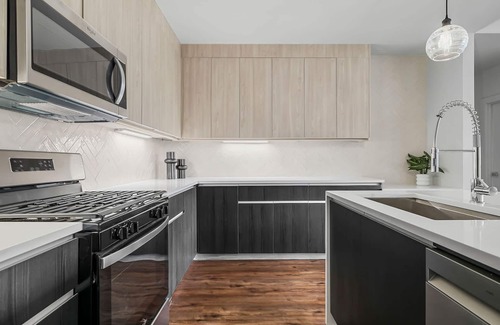 West Congress Apartment | Upstay! New Renos Spacious Apartment Near Soco
