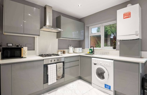 Reading House | Upto 20% OFF | Guest Fav 5BR | Reading & Parking